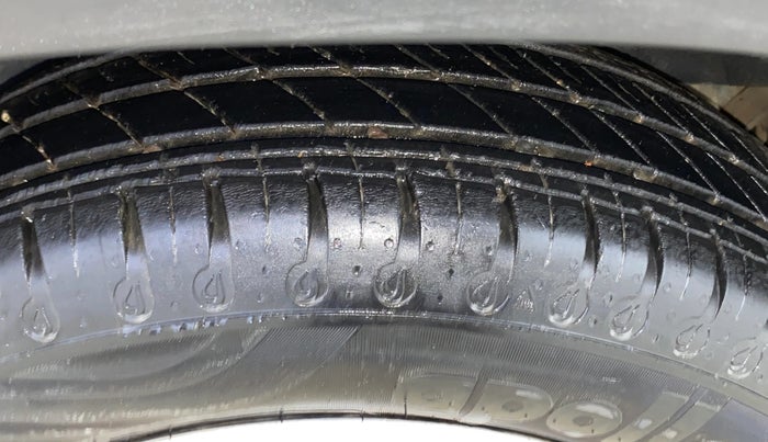 2021 Renault Kwid RXT 1.0 AMT (O), Petrol, Automatic, 12,984 km, Left Rear Tyre Tread