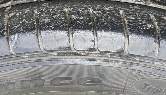 2020 MG HECTOR SMART 1.5 DCT PETROL, Petrol, Automatic, 30,012 km, Left Front Tyre Tread