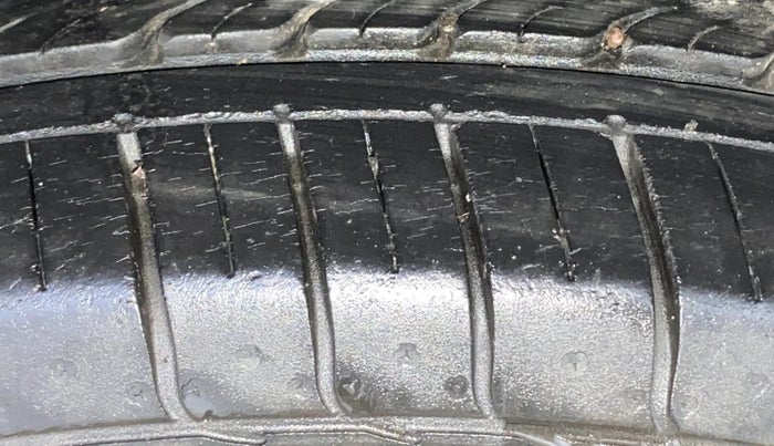 2020 MG HECTOR SMART 1.5 DCT PETROL, Petrol, Automatic, 30,012 km, Left Rear Tyre Tread