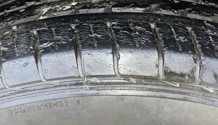 2020 MG HECTOR SMART 1.5 DCT PETROL, Petrol, Automatic, 30,012 km, Right Front Tyre Tread