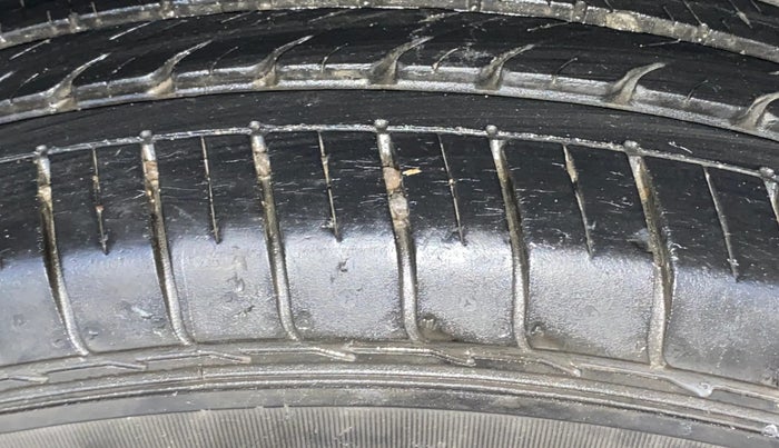 2020 MG HECTOR SMART 1.5 DCT PETROL, Petrol, Automatic, 30,012 km, Right Rear Tyre Tread