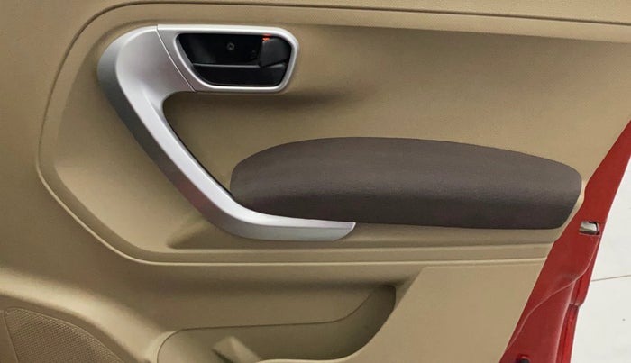 2016 Mahindra TUV300 T8 AMT, Diesel, Automatic, 55,936 km, Driver Side Door Panels Control