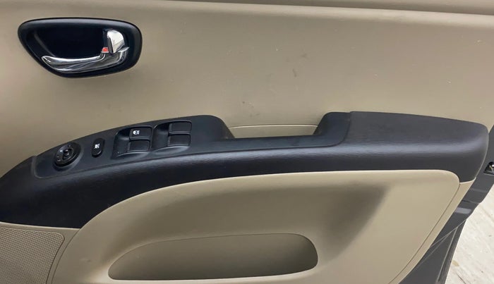 2013 Hyundai i10 MAGNA 1.2, Petrol, Manual, 13,778 km, Driver Side Door Panels Control