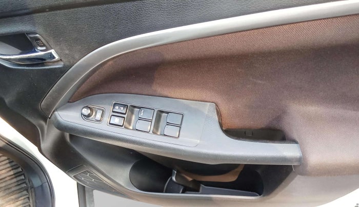 2022 Maruti BREZZA ZXI AT SMART HYBRID, Petrol, Automatic, 13,459 km, Driver Side Door Panels Control