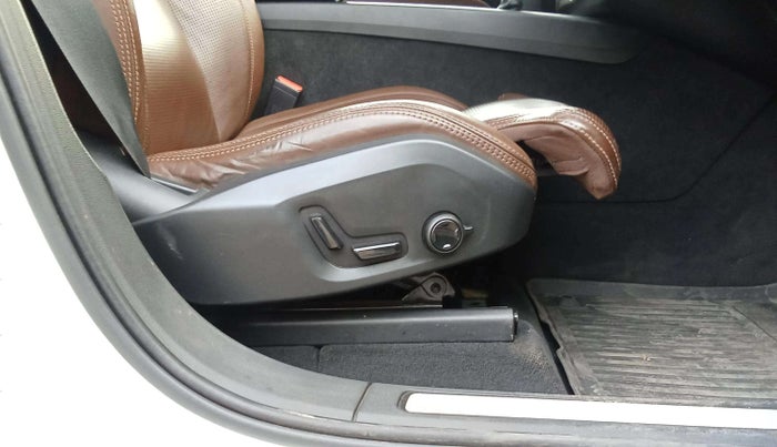 2018 Volvo XC 60 D5 INSCRIPTION, Diesel, Automatic, 74,344 km, Driver Side Adjustment Panel