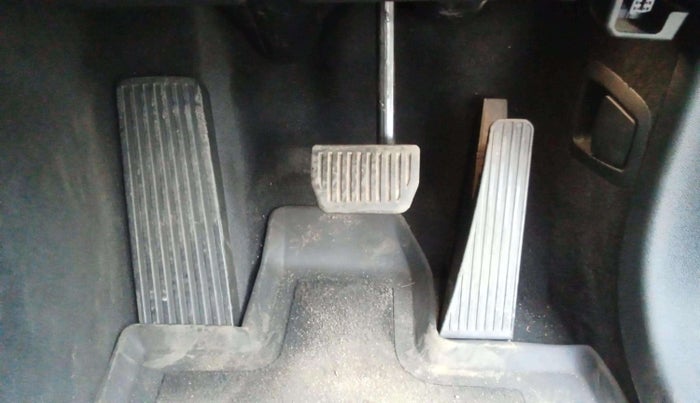 2018 Volvo XC 60 D5 INSCRIPTION, Diesel, Automatic, 74,344 km, Pedals