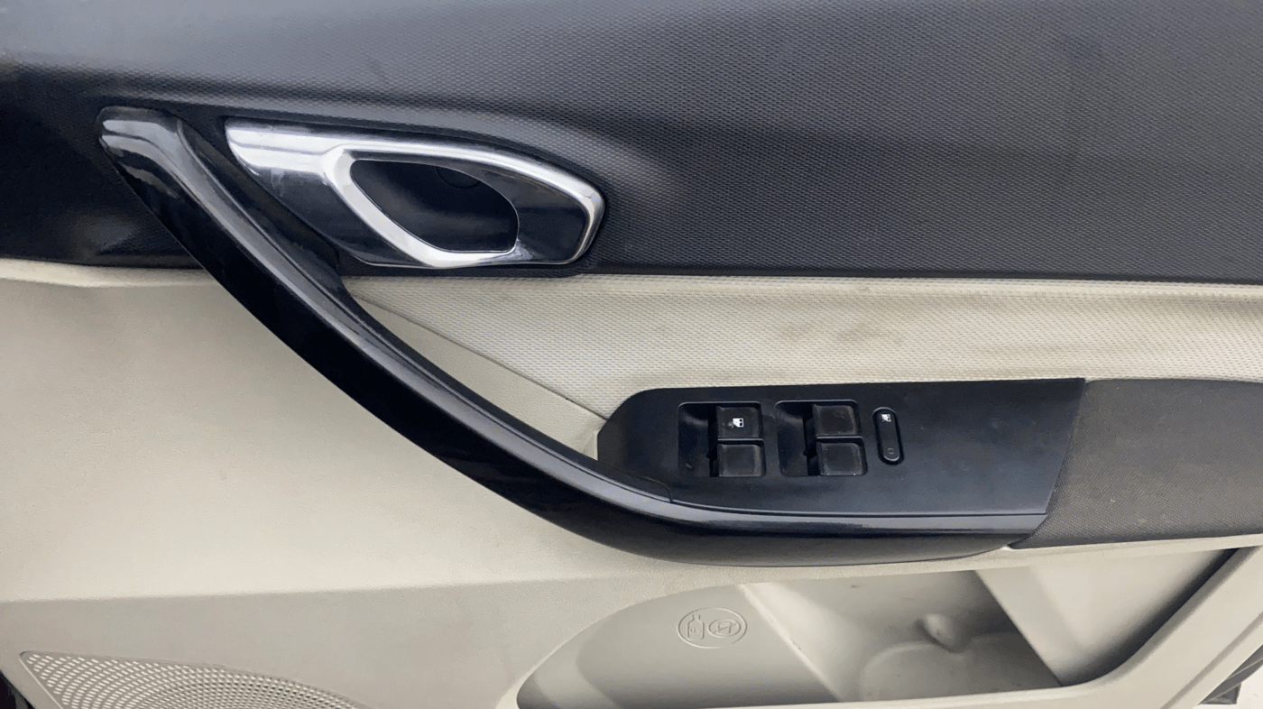 2022 Tata TIGOR XZ PLUS CNG, CNG, Manual, 93,895 km, Driver Side Door Panels Control
