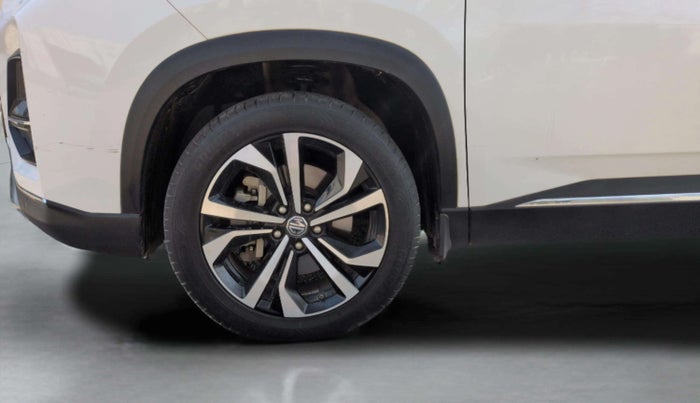 2024 MG HECTOR SHARP PRO 1.5 PETROL TURBO CVT PETROL, Petrol, Automatic, 17,621 km, Left Front Wheel