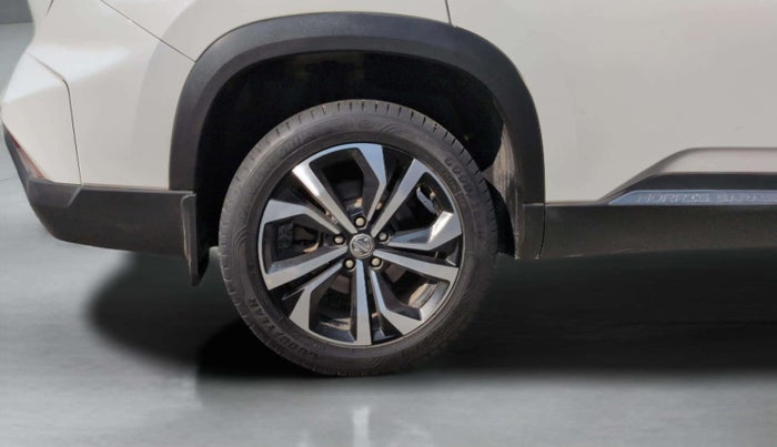 2024 MG HECTOR SHARP PRO 1.5 PETROL TURBO CVT PETROL, Petrol, Automatic, 17,621 km, Right Rear Wheel