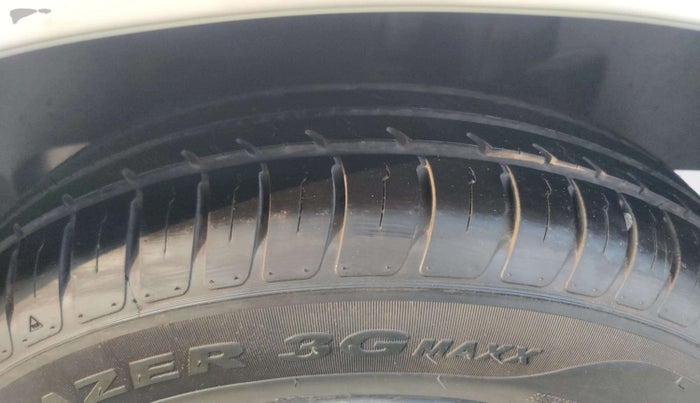 2020 Maruti Dzire VXI, Petrol, Manual, 48,632 km, Right Front Tyre Tread