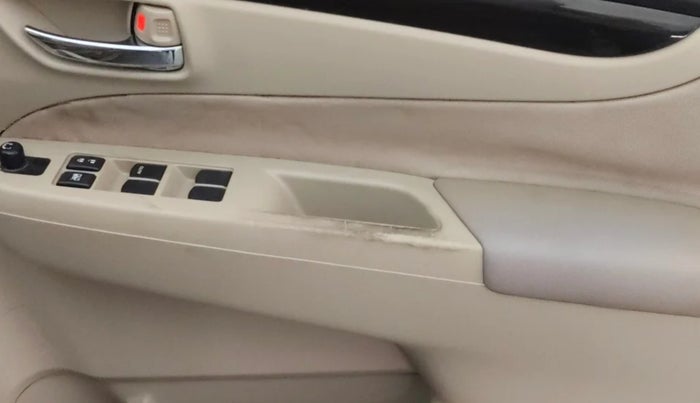 2017 Maruti Ciaz DELTA 1.4 MT PETROL, Petrol, Manual, 70,728 km, Driver Side Door Panels Control