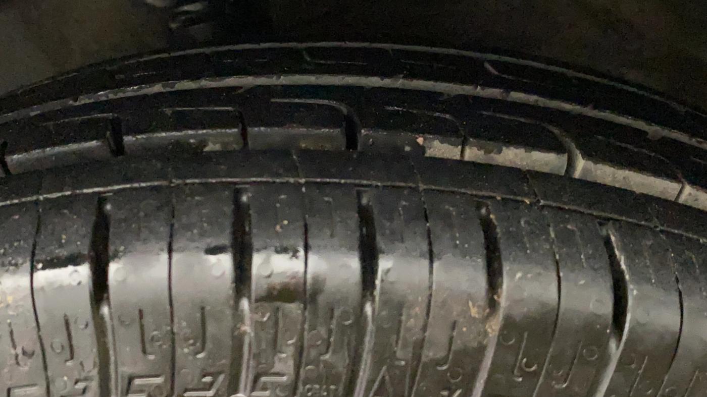 2015 Hyundai Eon D-LITE+, Petrol, Manual, 42,193 km, Left Front Tyre Tread