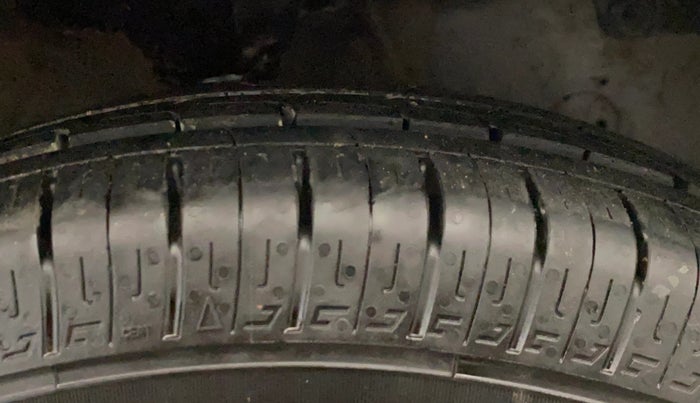 2015 Hyundai Eon D-LITE+, Petrol, Manual, 42,232 km, Right Front Tyre Tread