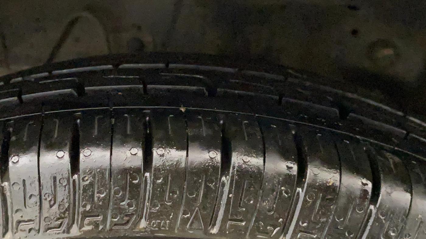 2015 Hyundai Eon D-LITE+, Petrol, Manual, 42,193 km, Right Rear Tyre Tread