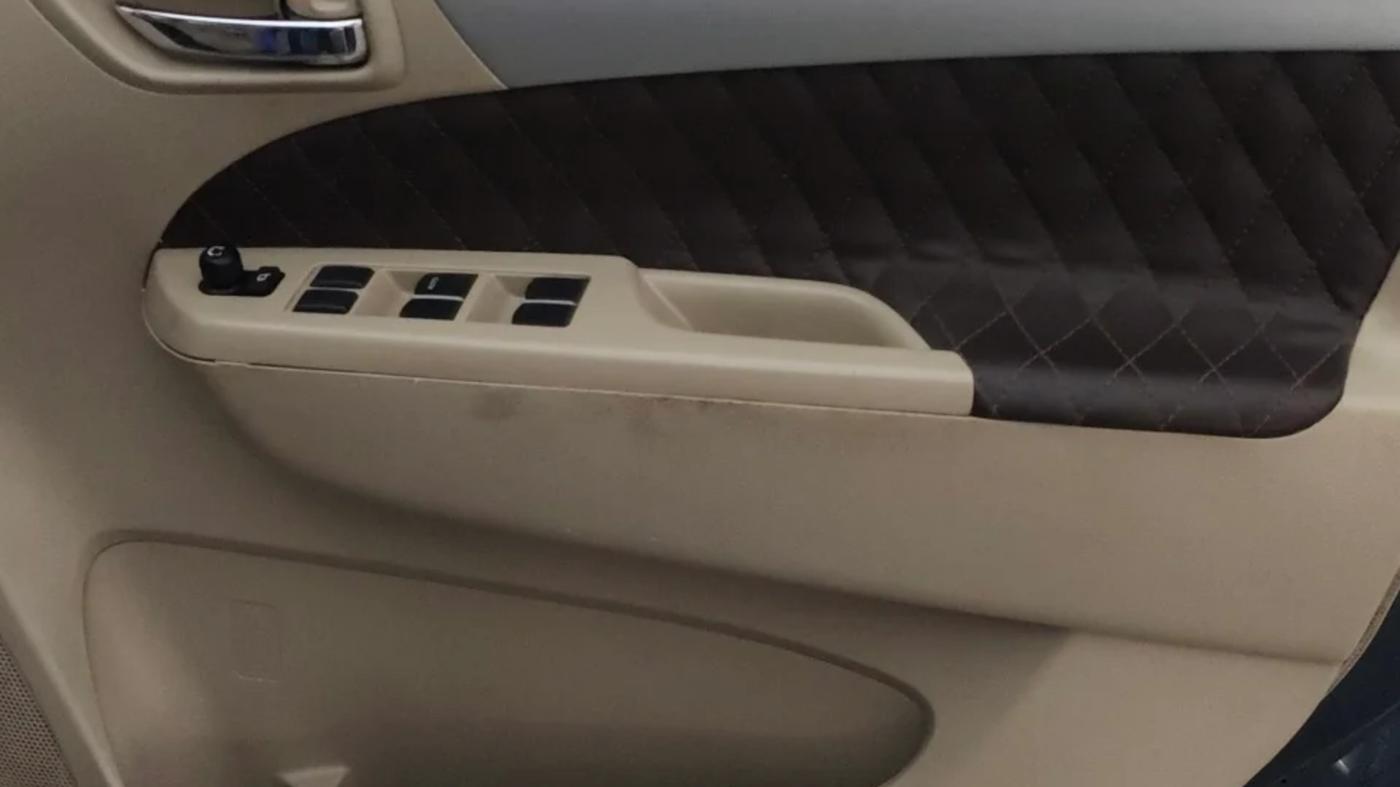 2016 Maruti Ertiga VXI CNG, CNG, Manual, 1,37,463 km, Driver Side Door Panels Control