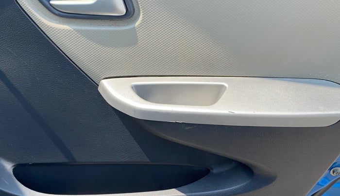 2016 Maruti Alto K10 VXI, Petrol, Manual, 12,563 km, Driver Side Door Panels Control