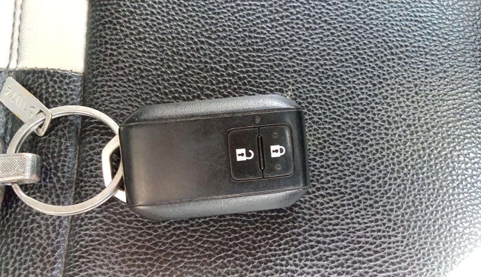 2018 Maruti Swift ZXI AMT, Petrol, Automatic, 49,050 km, Key Close Up