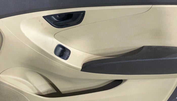 2018 Hyundai Eon MAGNA +, Petrol, Manual, 21,348 km, Driver Side Door Panels Control