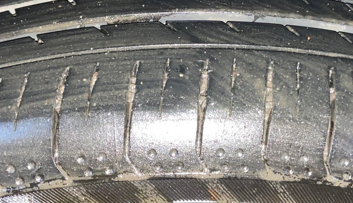 2021 Jeep Compass LIMITED (O) 2.0 DIESEL 4X4 AT, Diesel, Automatic, 1,09,401 km, Right Rear Tyre Tread