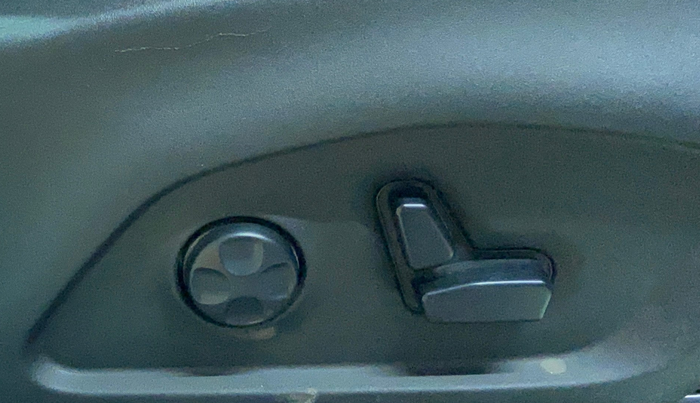 2021 Jeep Compass LIMITED (O) 2.0 DIESEL 4X4 AT, Diesel, Automatic, 1,09,401 km, Driver Side Adjustment Panel