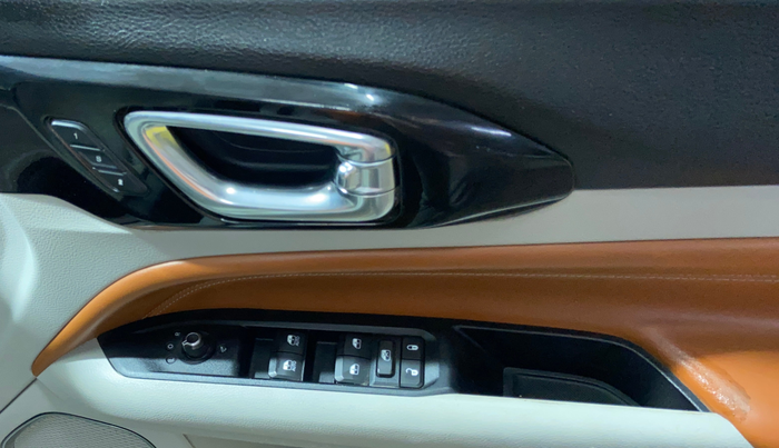 2021 Jeep Compass LIMITED (O) 2.0 DIESEL 4X4 AT, Diesel, Automatic, 1,09,401 km, Driver Side Door Panels Control