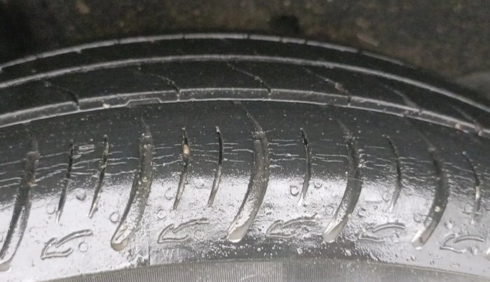 2021 Maruti Baleno DELTA PETROL 1.2, Petrol, Manual, 28,403 km, Right Rear Tyre Tread