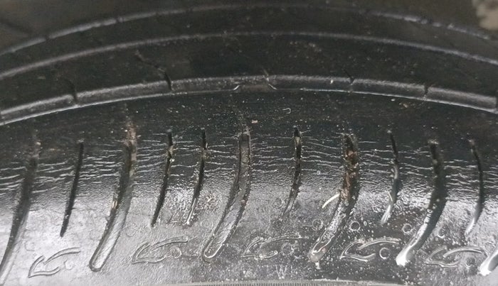 2021 Maruti Baleno DELTA PETROL 1.2, Petrol, Manual, 28,403 km, Left Front Tyre Tread