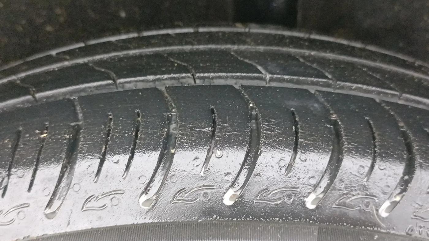 2021 Maruti Baleno DELTA PETROL 1.2, Petrol, Manual, 28,403 km, Left Rear Tyre Tread