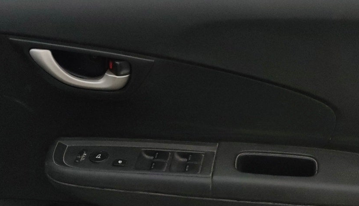 2019 Honda BR-V 1.5L I-VTEC S, CNG, Manual, 71,102 km, Driver Side Door Panels Control