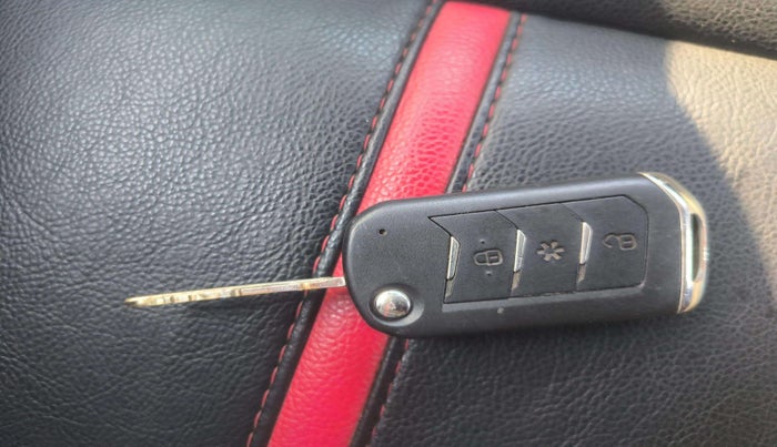 2021 Mahindra Thar LX D AT 4WD HT, Diesel, Automatic, 88,561 km, Key Close Up