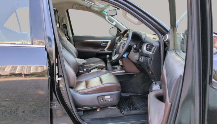 2019 Toyota Fortuner 2.8 4X4 MT, Diesel, Manual, 26,234 km, Right Side Front Door Cabin