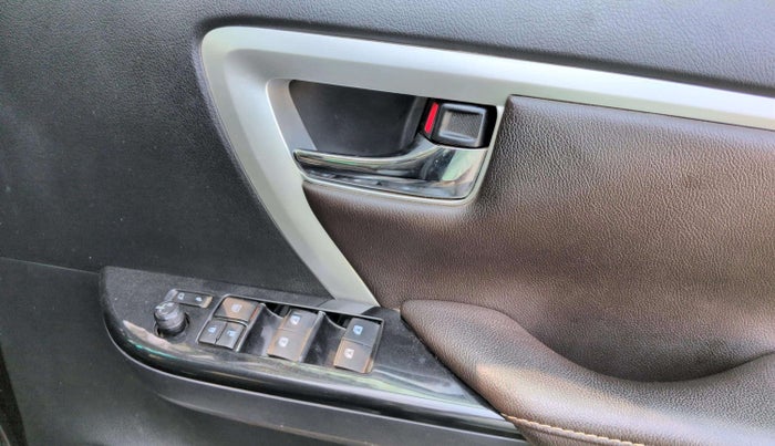 2019 Toyota Fortuner 2.8 4X4 MT, Diesel, Manual, 26,234 km, Driver Side Door Panels Control