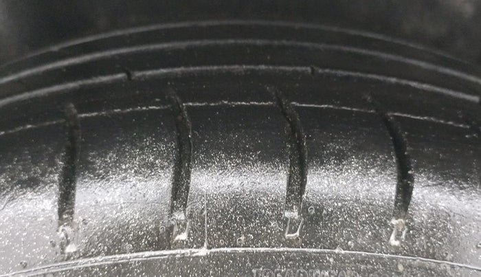 2017 Honda Brio VX MT, Petrol, Manual, 57,548 km, Right Rear Tyre Tread