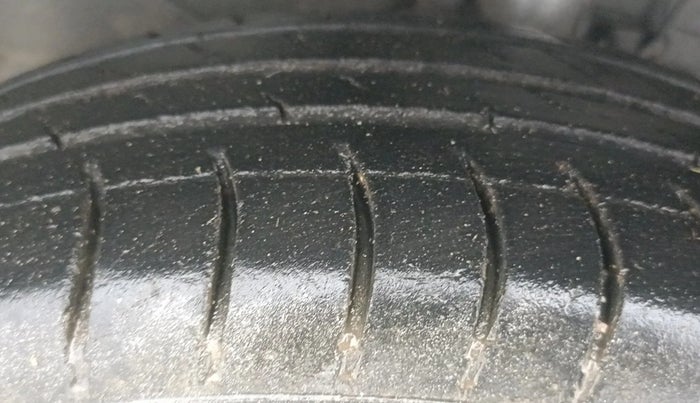 2017 Honda Brio VX MT, Petrol, Manual, 57,548 km, Left Front Tyre Tread