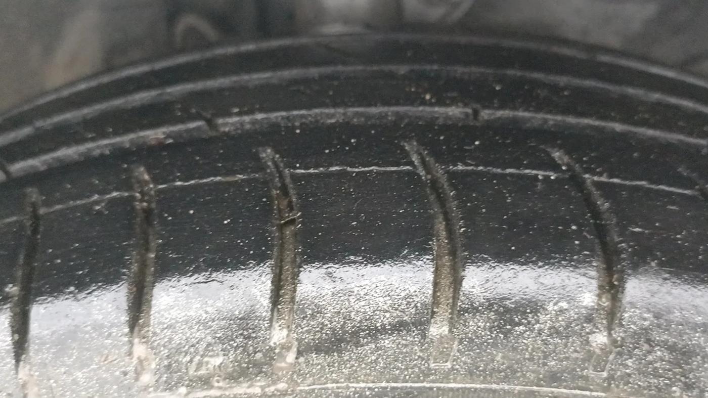 2017 Honda Brio VX MT, Petrol, Manual, 57,511 km, Right Front Tyre Tread