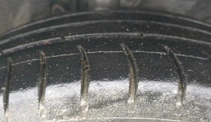 2017 Honda Brio VX MT, Petrol, Manual, 57,548 km, Right Front Tyre Tread