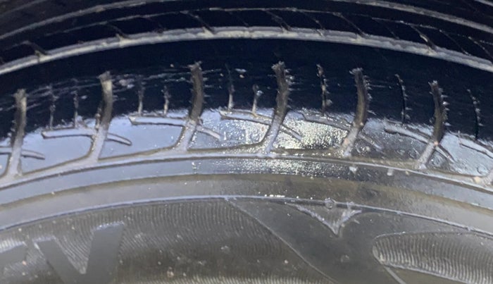 2017 Maruti Ertiga ZXI, Petrol, Manual, 59,866 km, Left Rear Tyre Tread