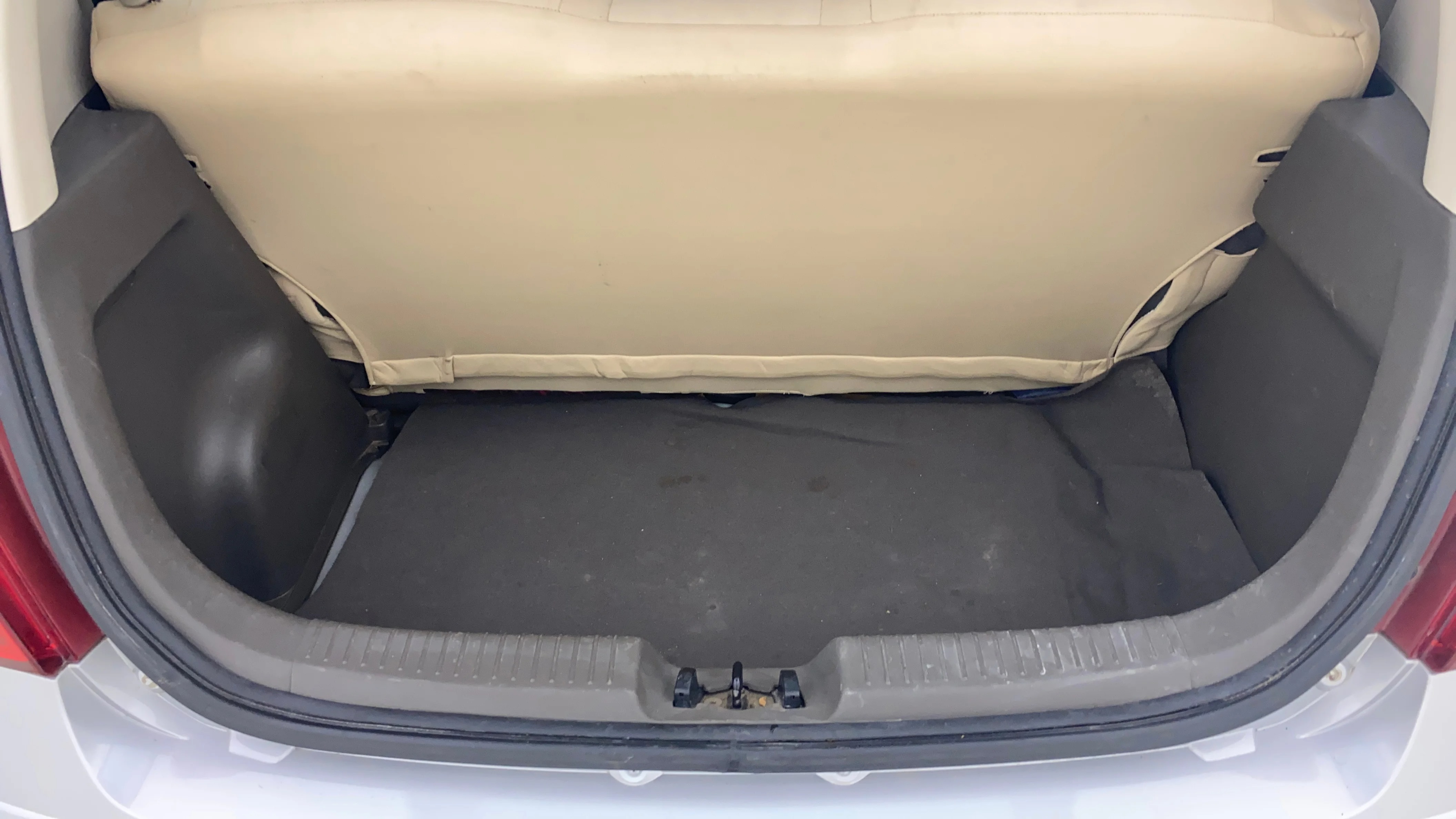 2014 Hyundai i10 MAGNA 1.1, Petrol, Manual, 56,641 km, Boot Inside