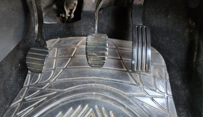 2018 Renault Captur RXT PETROL DUAL TONE, Petrol, Manual, 27,159 km, Pedals