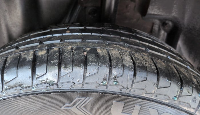 2018 Renault Captur RXT PETROL DUAL TONE, Petrol, Manual, 27,159 km, Left Front Tyre Tread