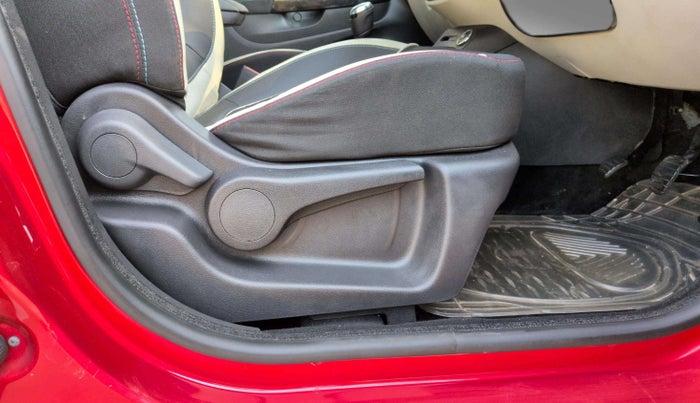 2018 Renault Captur RXT PETROL DUAL TONE, Petrol, Manual, 27,159 km, Driver Side Adjustment Panel