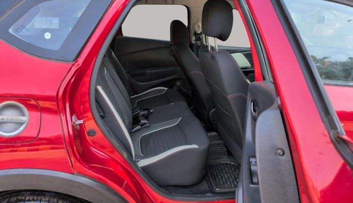 2018 Renault Captur RXT PETROL DUAL TONE, Petrol, Manual, 27,159 km, Right Side Rear Door Cabin