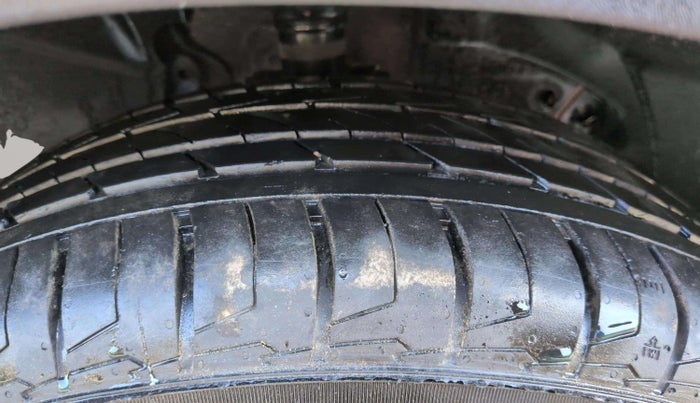 2018 Renault Captur RXT PETROL DUAL TONE, Petrol, Manual, 27,159 km, Right Front Tyre Tread