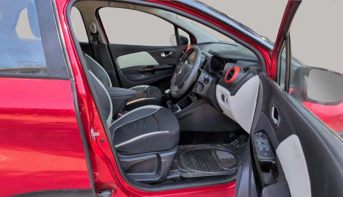 2018 Renault Captur RXT PETROL DUAL TONE, Petrol, Manual, 27,159 km, Right Side Front Door Cabin