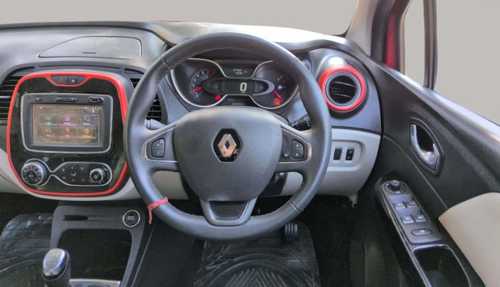 2018 Renault Captur RXT PETROL DUAL TONE, Petrol, Manual, 27,159 km, Steering Wheel Close Up