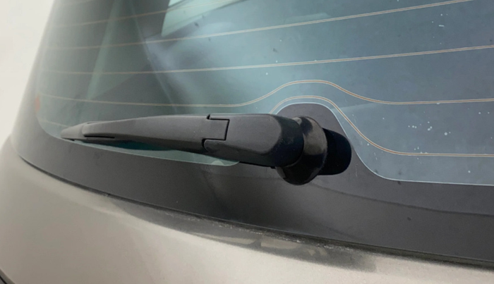 2022 Maruti BREZZA ZXI AT SMART HYBRID, Petrol, Automatic, 35,864 km, Rear Wiper