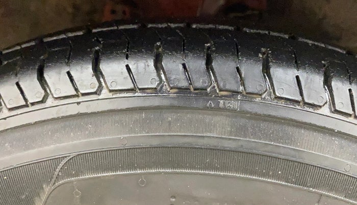 2012 Hyundai i10 SPORTZ 1.2 AT, Petrol, Automatic, 1,19,058 km, Right Front Tyre Tread