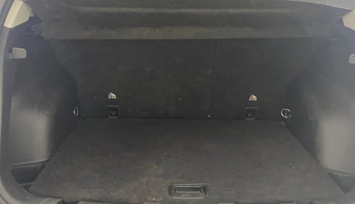 2018 Jeep Compass LIMITED (O) 2.0 DIESEL, Diesel, Manual, 1,21,014 km, Boot Inside