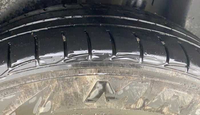 2018 Jeep Compass LIMITED (O) 2.0 DIESEL, Diesel, Manual, 1,21,014 km, Left Rear Tyre Tread