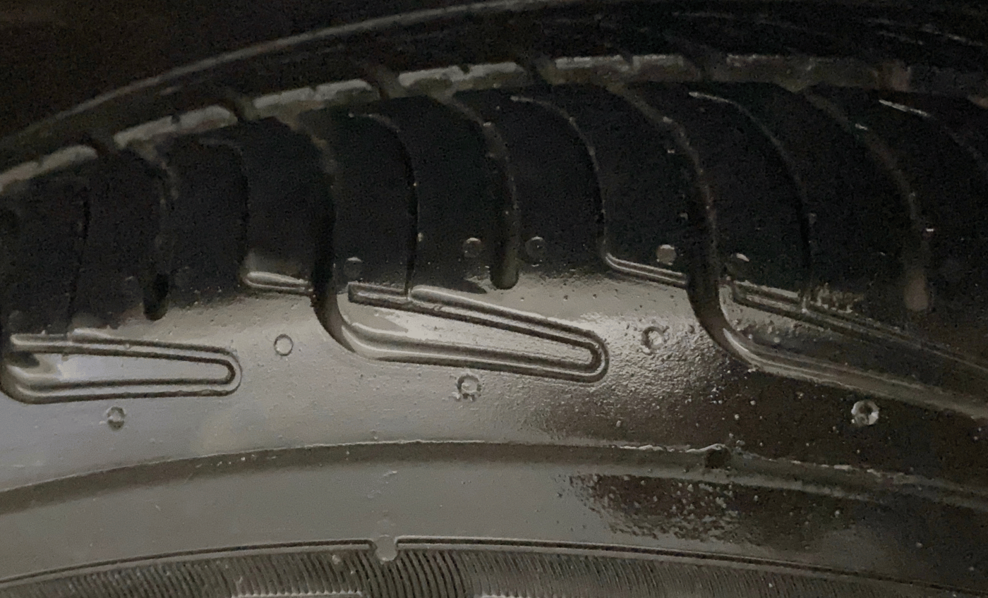 2023 Maruti Ciaz ZETA AT 1.5  SHVS PETROL, Petrol, Automatic, 20,729 km, Left Front Tyre Tread